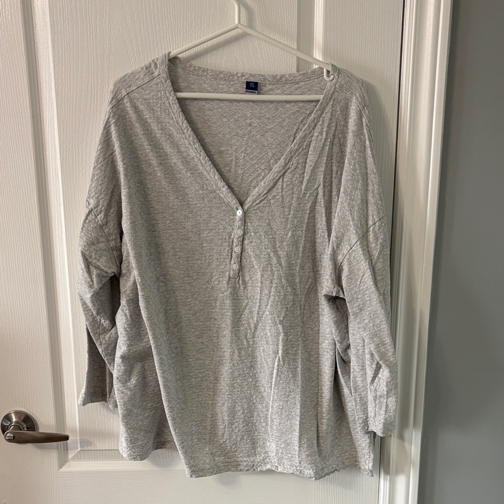 Old Navy Heather Gray V-Neck l3/4 length sleeve